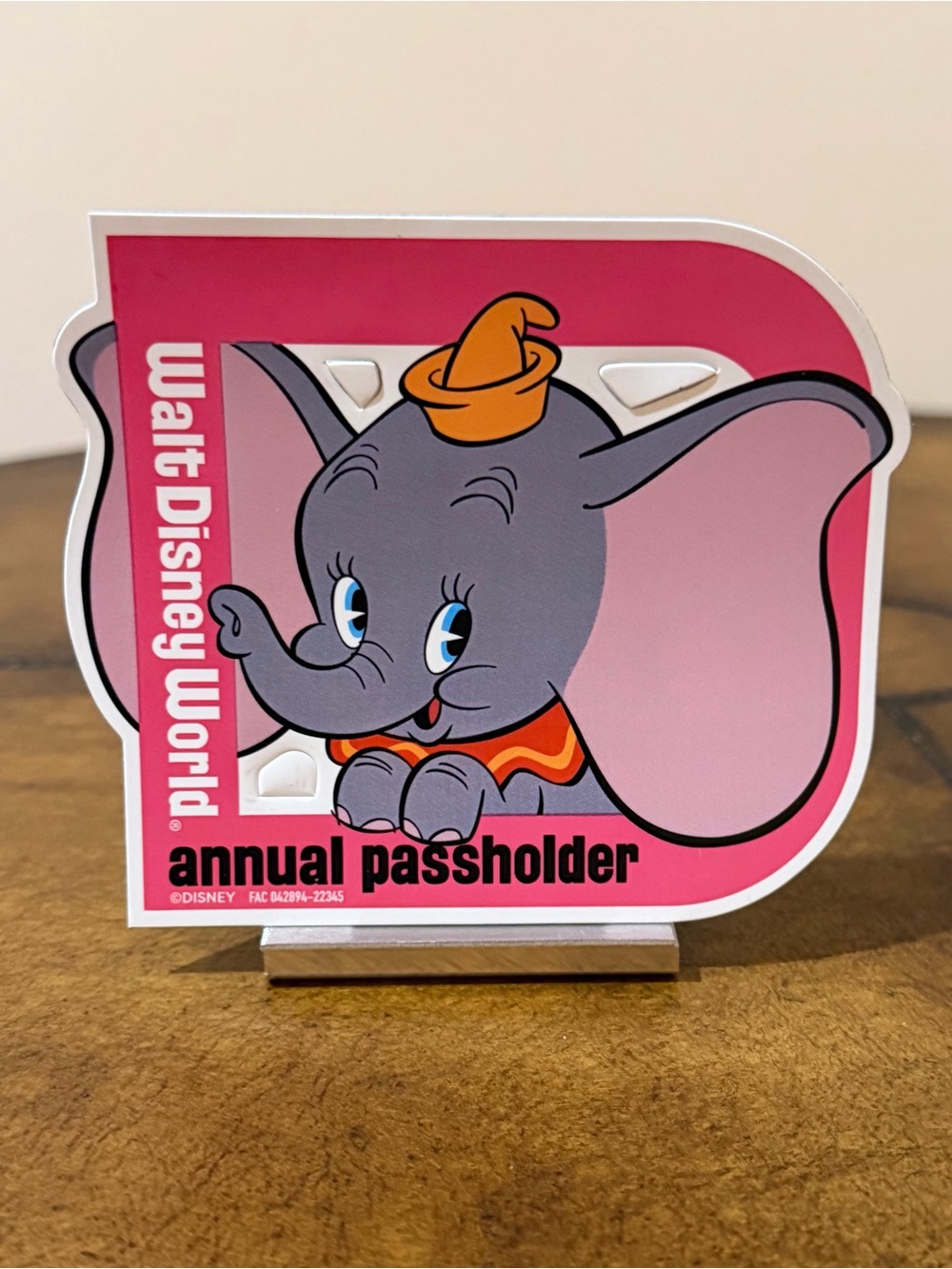 NEW AUTHENTIC WALT DISNEY WORLD 2023 ANNUAL PASSHOLDER DUMBO MAGNET